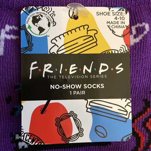 FRIENDS No-Show Socks & Taste Beauty Coffee Cup Shaped Lip Balm Gift Set - Picture 4 of 7
